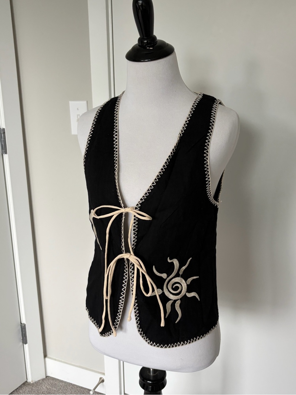 Selfie Leslie Black Tank Top with Cream Trim & Sun Appliqué